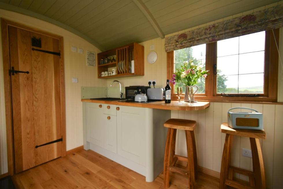 The Shepherds Hut 카마던 외부 사진