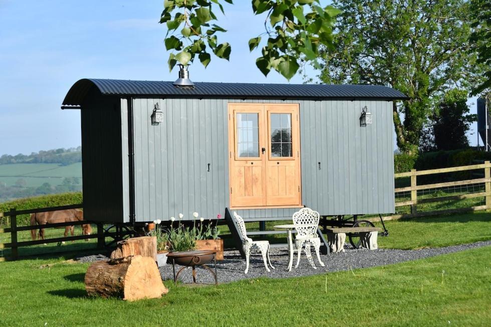 The Shepherds Hut 카마던 외부 사진