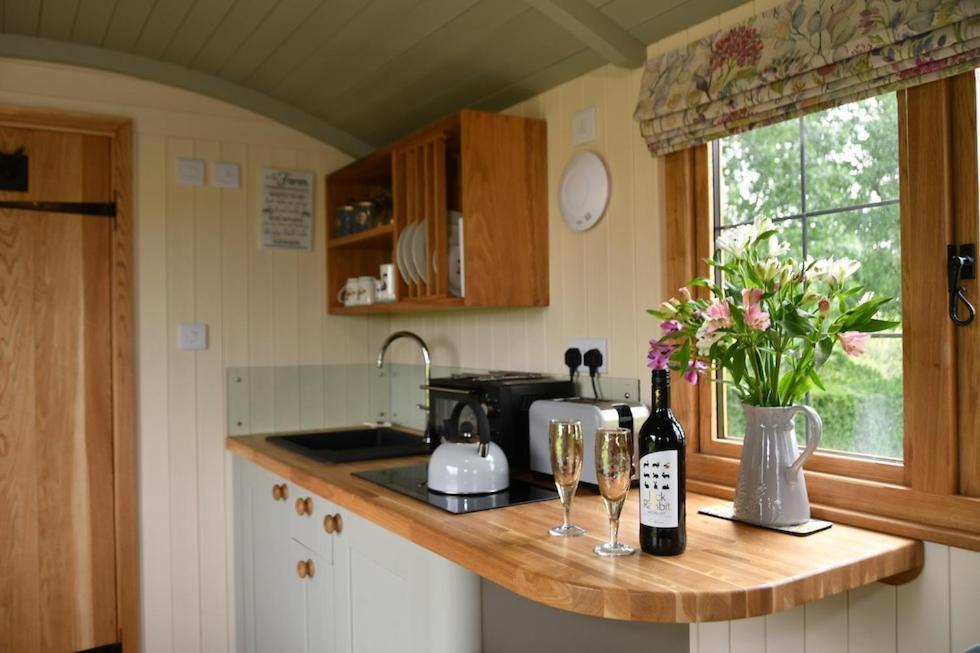 The Shepherds Hut 카마던 외부 사진